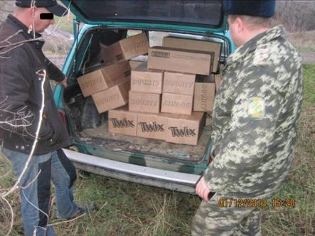 Луганские пограничники не дали россиянам насладиться «Баунти»